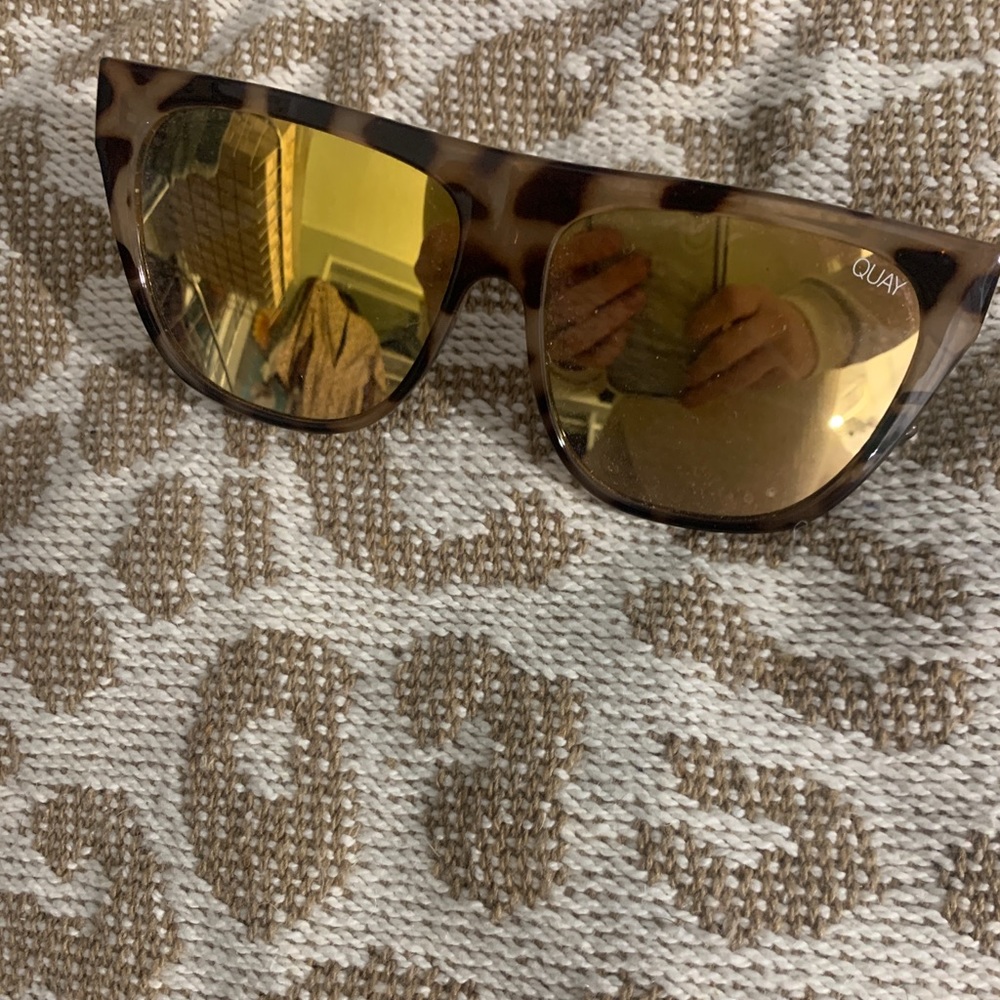QUAY SUNGLASSES